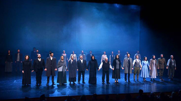 Λαμπερή πρεμιέρα για 3η συνεχή χρονιά για την παράσταση «Σμύρνη μου αγαπημένη» της Μιμής Ντενίση