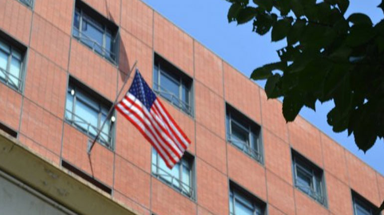 Παρέμβαση «Ρουβίκωνα» στο αμερικανικό προξενείο της Θεσσαλονίκης