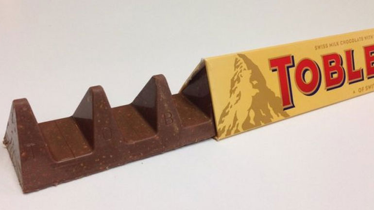 H Toblerone αλλάζει σχήμα και οι Βρετανοί έπαθαν… πανικό!