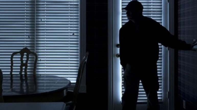 Συνελήφθη με ένταλμα για κλοπές σε σπίτια