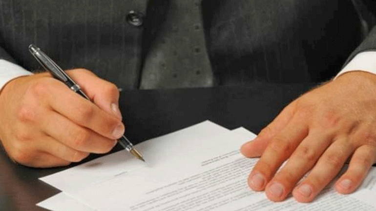 Αποχή των συμβολαιογράφων από τους πλειστηριασμούς την Τετάρτη