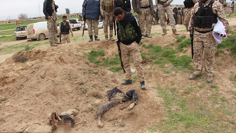 Μοσούλη: Βρέθηκε ομαδικός τάφος με αποκεφαλισμένα θύματα του Χαλιφάτου