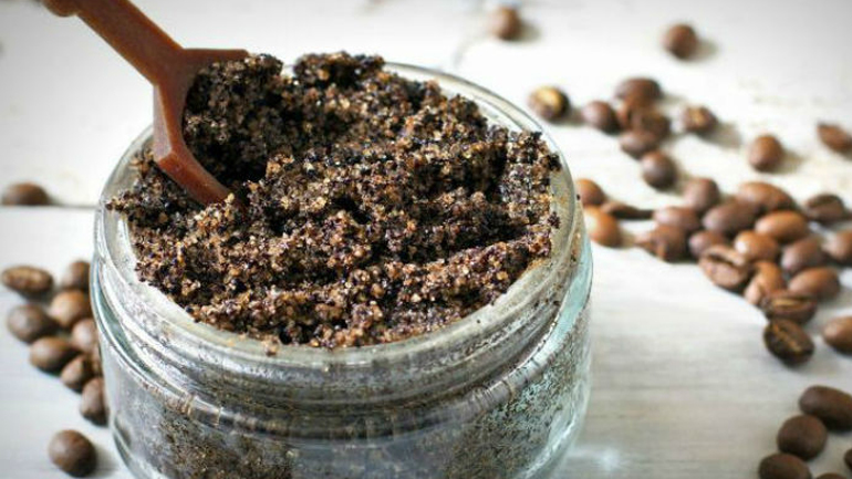 Mυρωδάτο scrub από βανίλια και καφέ για την κυτταρίτιδα