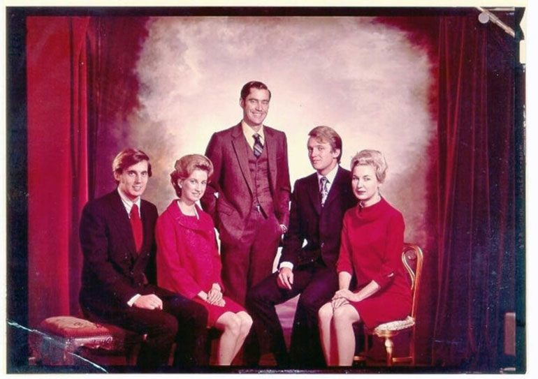 Ο Τραμπ και τα αδέλφια του: Ρόμπερτ, Ελίζαμπεθ, Φρέντι, Ντόναλντ και Μαριάν
