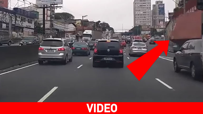 Βραζιλία: Το κοντέινερ έκοψε στη μέση την κυκλοφορία