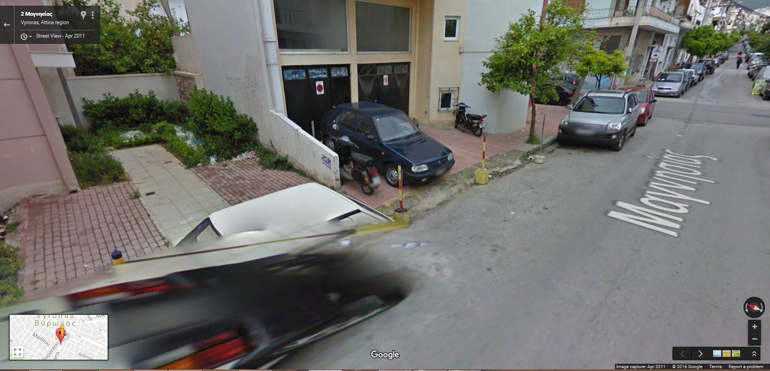 Το σημείο στο Βύρωνα που μόνιμα έχει κατειλημμένο το πεζοδρόμιο...