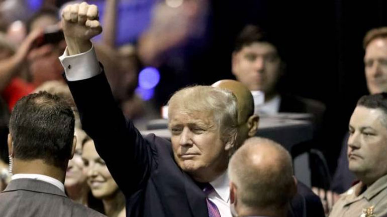 Πανηγυρίζει η Χρυσή Αυγή για τη νίκη του Τραμπ