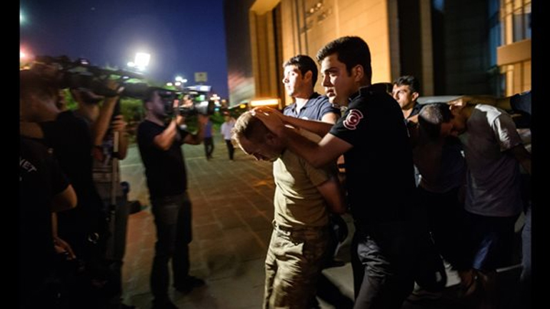 Τουρκία: Συνέλαβαν δικαστή της Χάγης παρά τη διπλωματική του ασυλία