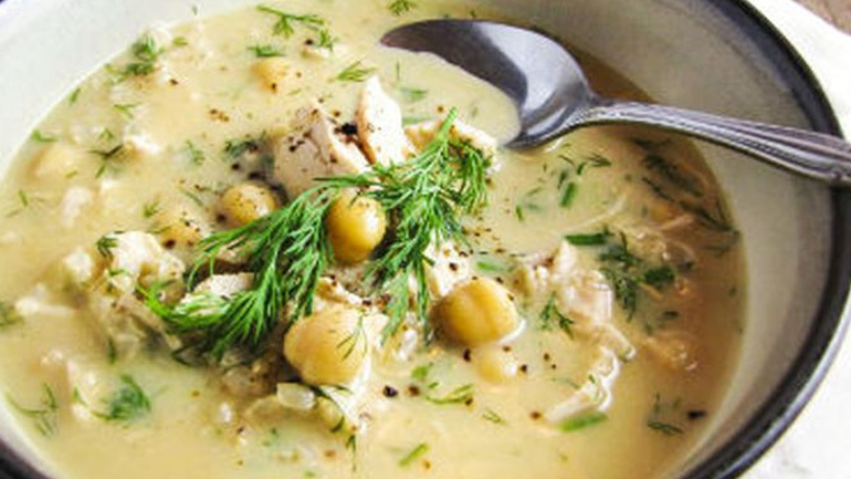 Απολαυστική σούπα αβγολέμονο με κοτόπουλο