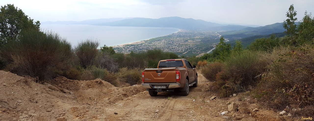 Με το Navara πας παντού... Κάπου στο βάθος προ λίγων εβδομάδων έπεσε το ελικόπτερο απάτσι του στρατού...