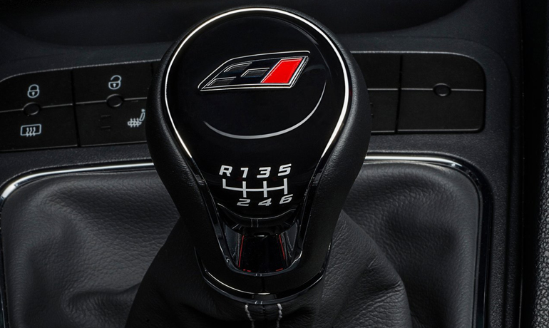 Μοχλός ταχυτήτων με αγωνιστικό dna