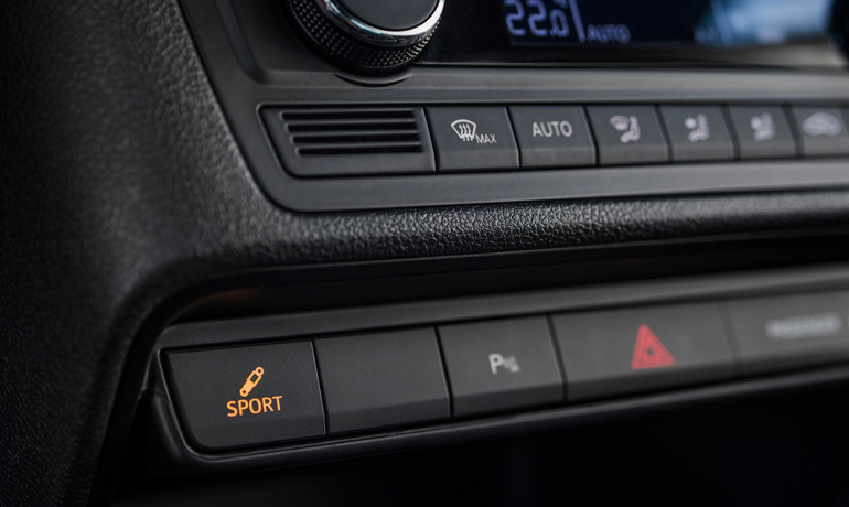 Πατώντας το κουμπί αριστέρα, το Ibiza Cupra γίνεται ακόμα πιο 'καυτό'