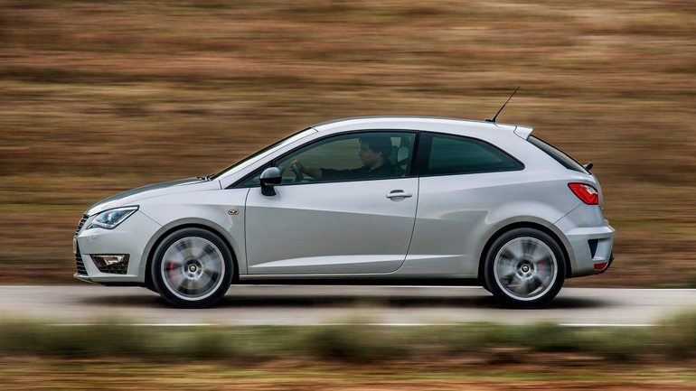 Ζάντες 17 ιντσών και μεγάλες κόκκινες δαγκάνες φρένων