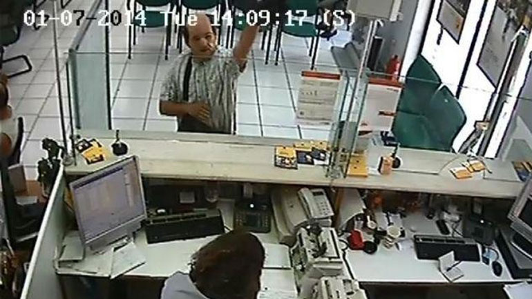 Συνελήφθη ληστής την ώρα που έφευγε με 300.000 ευρώ από την τράπεζα