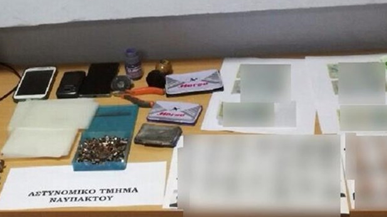 Ναύπακτος: Εργαστήριο πλαστών εγγράφων σε αυτοκίνητο εντόπισε η ΕΛ.ΑΣ.