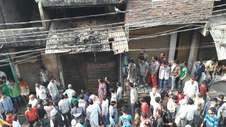 Ινδία: Τουλάχιστον 15 νεκροί από πυρκαγιά που ξέσπασε σε βιομηχανία παραγωγής ενδυμάτων