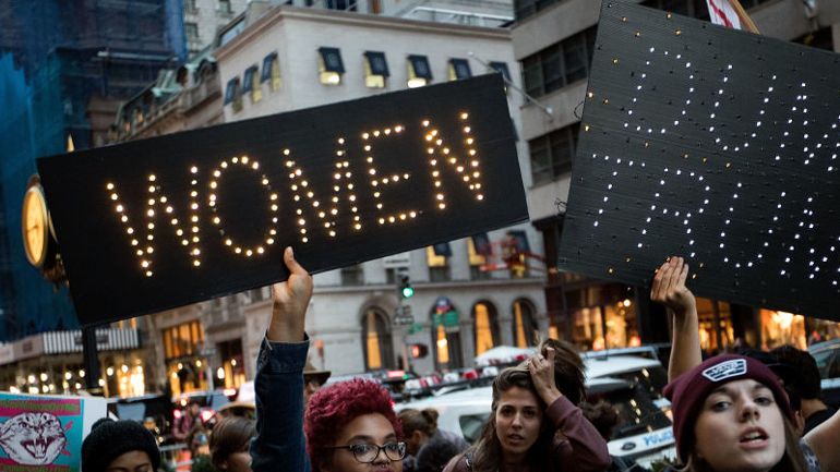 ΗΠΑ: Μαζική διαδήλωση γυναικών κατά του Τραμπ την επομένη της ορκωμοσίας