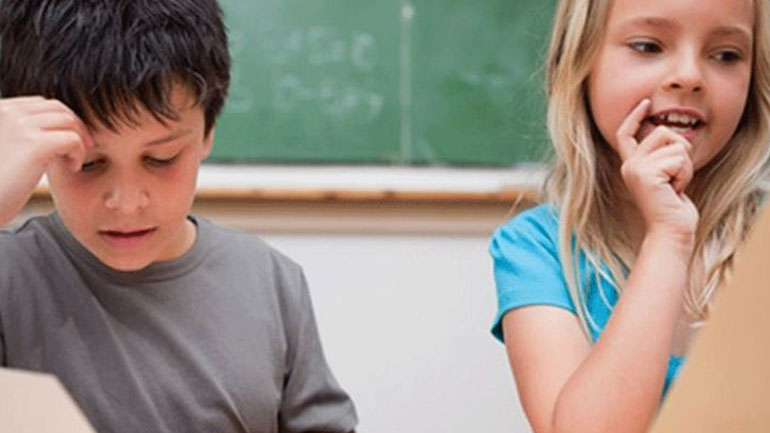 Γιατί τα κορίτσια παίρνουν καλύτερους βαθμούς στο σχολείο