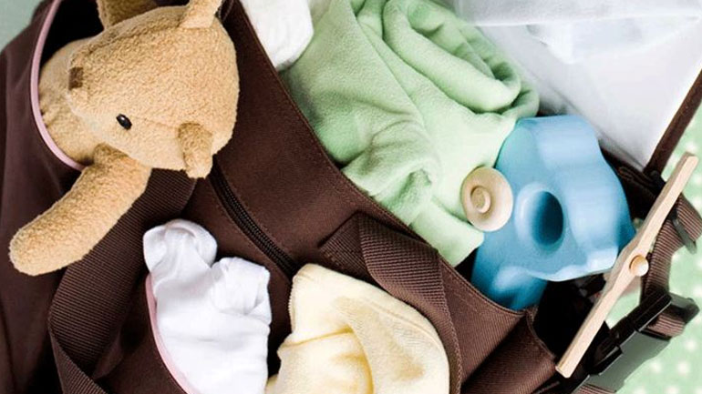 Τι πρέπει να έχει πάντα μια μαμά στην τσάντα της