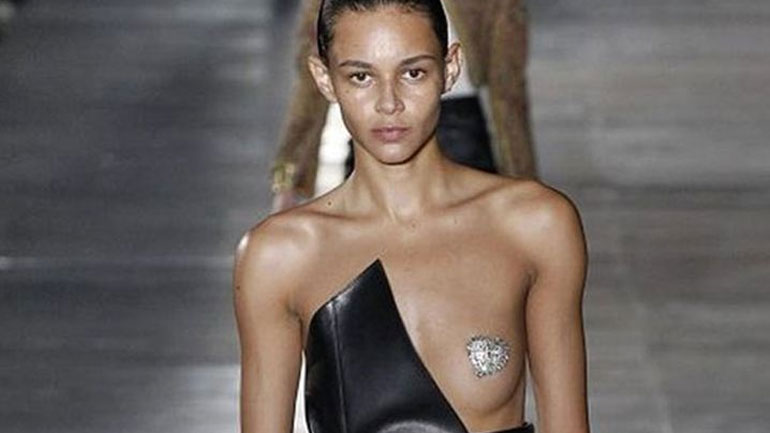 H σέξι λεπτομέρεια του χειμώνα δια χειρός Yves Saint Laurent