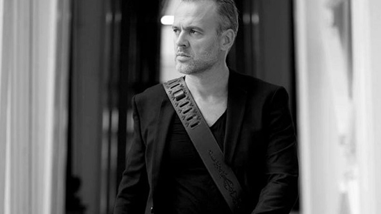 O Δημήτρης Νέγκας στο Γυάλινο Μουσικό Θέατρο