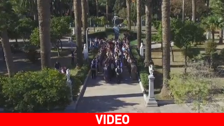 Ποντιακοί χοροί στην κεντρική πλατεία του νησιού