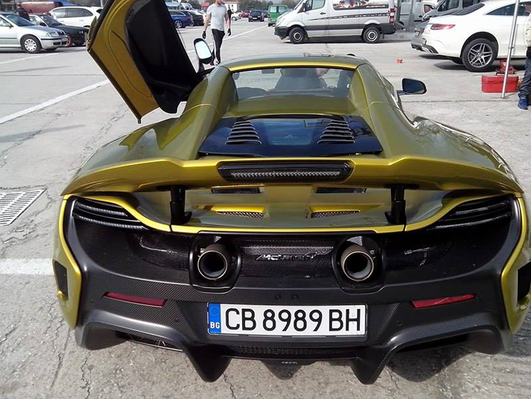 Οπίσθια από McLaren...