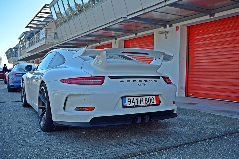 Porsche 911 GT3 με αεροτομή που σπάει... κόκκαλα!