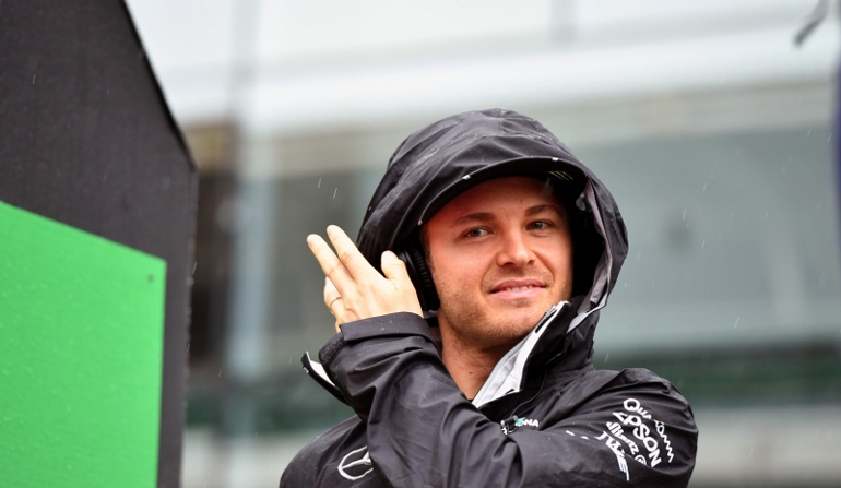 Φωτογραφία του Nico Rosberg την ώρα του... αγώνα ο οποίος διακόπηκε δύο φορές λόγω βροχής! Ο Γερμανός αν και τερμάτισε δεύτερος διατήρησε την πρώτη θέση στην βαθμολογία και πλέον έχει τον πρώτο λόγο για την κατάκτηση του τίτλου!