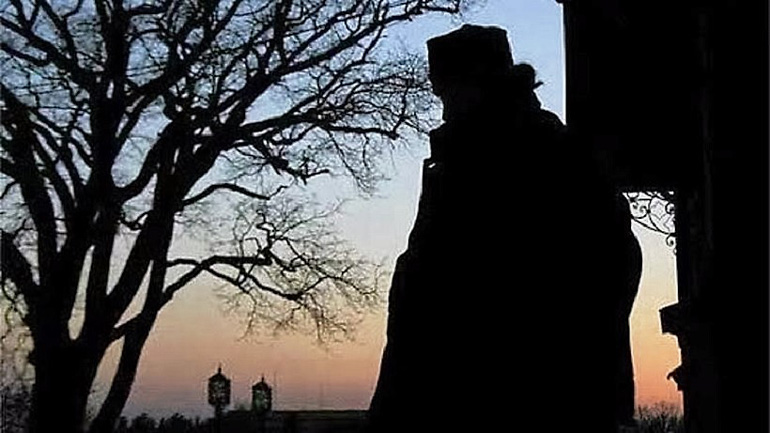 Χανιά: Αστυνομικοί έκαναν έξωση σε μοναχό από το κελί του σε Μοναστήρι