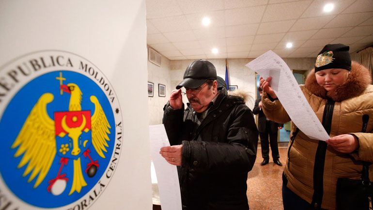Μολδαβία: Άνοιξαν οι κάλπες για τον δεύτερο γύρο των προεδρικών εκλογών