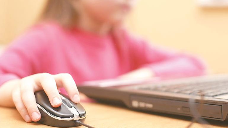 Η διαδικτυακή ζωή των έφηβων μπορεί να δημιουργήσει προβλήματα στην πραγματική ζωή