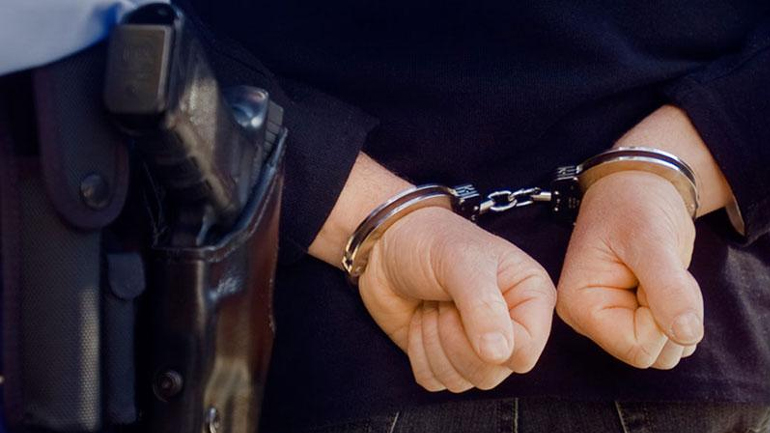 Χειροπέδες σε δύο νεαρούς στα Τρίκαλα για κατοχή κάνναβης