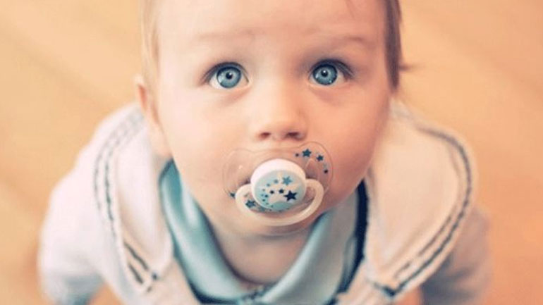 Πόσο επικίνδυνα είναι τα μικρόβια της πιπίλας;