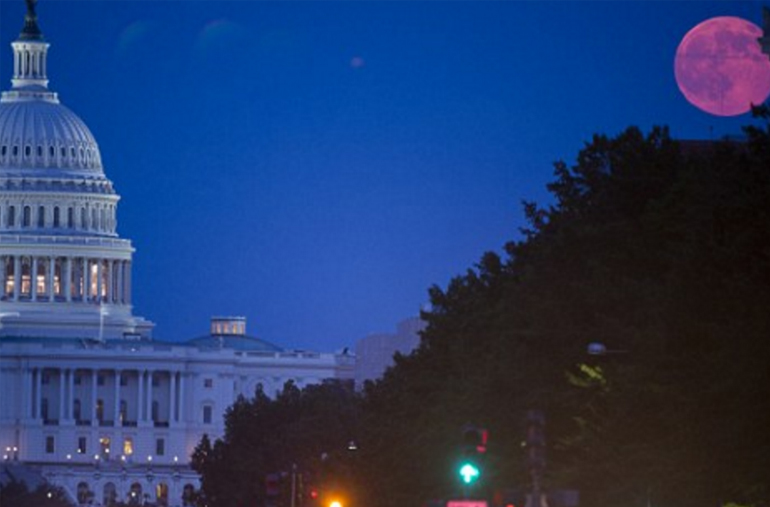 Η πανσέληνος στην αμερικανική πρωτεύουσα