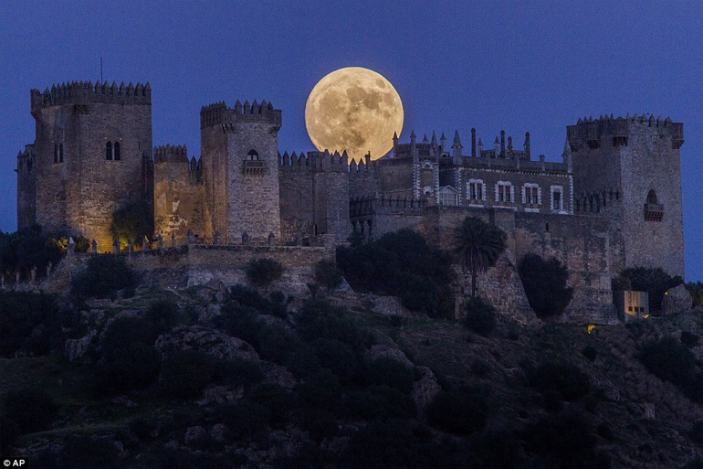 Moon rises... στη Μαδρίτη