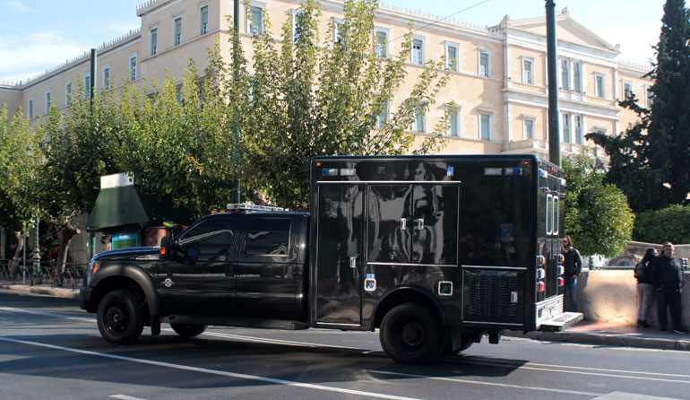 Αμερικανοί ακολουθούν τον Ομπάμα σε κάθε του βήμα