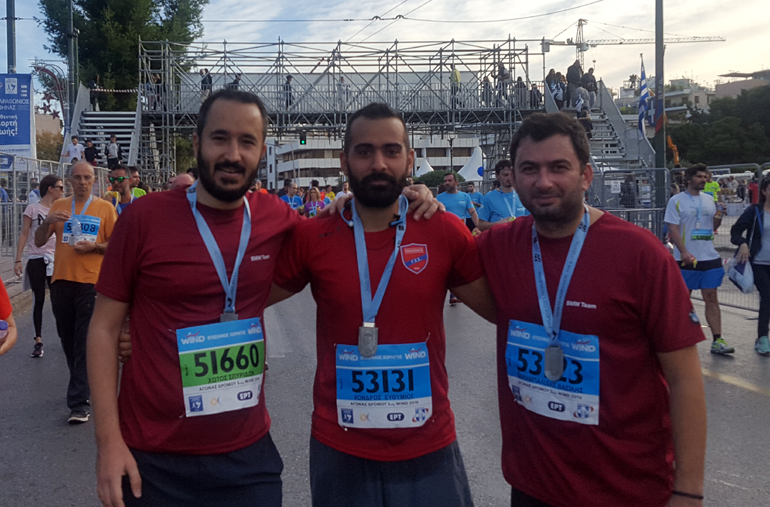 Από αριστερά: Σπύρος Χώτος (έτρεξε 5άρι με χρόνο 26:15), Μάκης Χόνδρος (ταχύτερος της BMW Team στο 5άρι με χρόνο 20:33 λεπτά) και Βασίλης Σαρημπαλίδης (zougla.gr με χρόνο 25.45)...