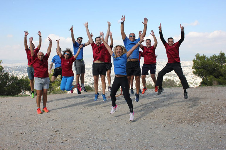 Συνολικά 169 αθλητές του BMW Team προπονούνται με την Μαρία Πολύζου, κάτοχο του πανελληνίου ρεκόρ στον Μαραθώνιο. Στην φωτογραφία ένα μέρος των δρομέων που όπως φαίνεται περνά καλά!