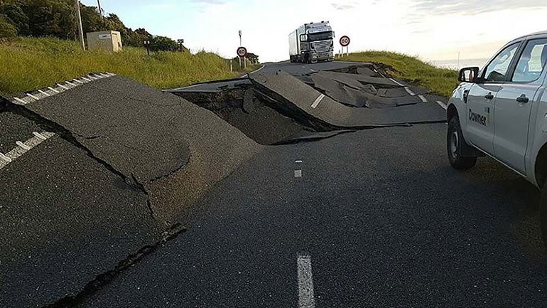 Ν. Ζηλανδία: Ξεκινά η εκκένωση του θερέτρου όπου έχουν εγκλωβιστεί 1.200 τουρίστες μετά τον σεισμό 7,8 R