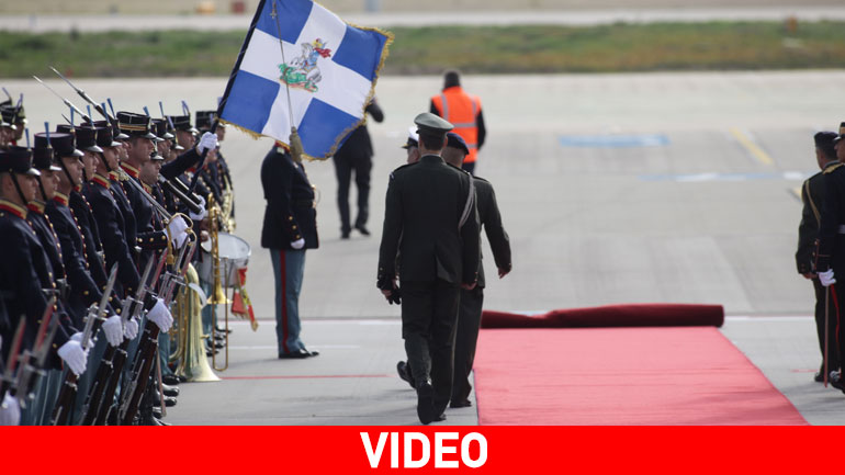 Το απρόοπτο με το κόκκινο χαλί