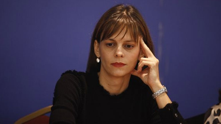 «Όχι» από την Αχτσιόγλου στην αλλαγή του ορίου των ομαδικών απολύσεων