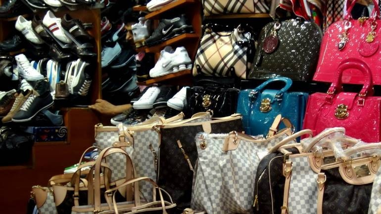 Τρία καταστήματα στα Χανιά πουλούσαν προϊόντα – μαϊμού ως αυθεντικά