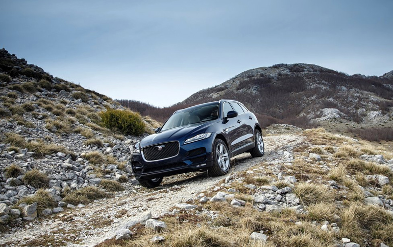 Η F-Pace πάει και εκτός δρόμου...