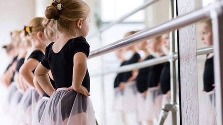 Σε ποια ηλικία μπορώ να γράψω την κόρη μου μπαλέτο;
