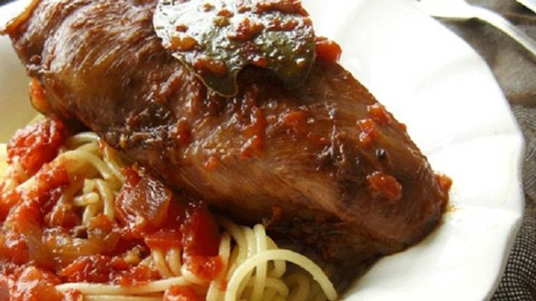 Νόστιμο κοτόπουλο κοκκινιστό