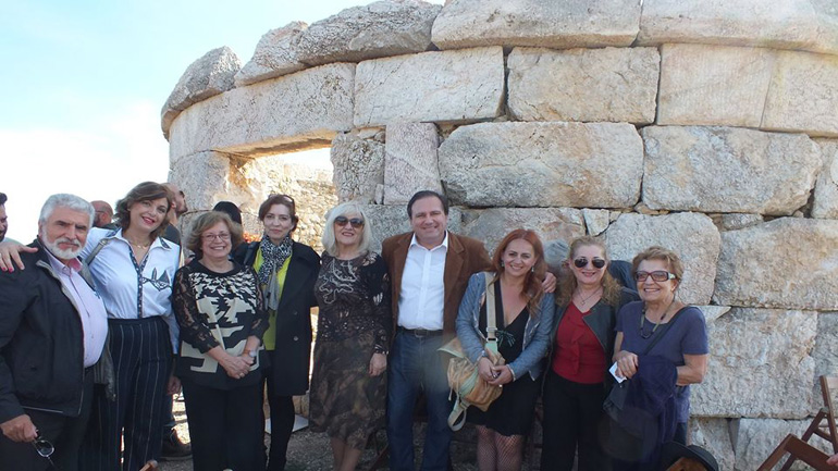 Εγκαίνια του κυκλικού ταφικού μνημείου στις Κολόνες Σαλαμίνας