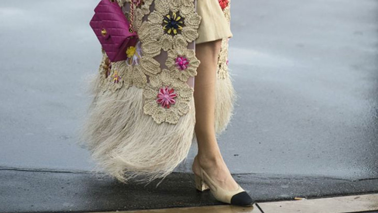 Το διαχρονικό κομμάτι «must have» της Chanel