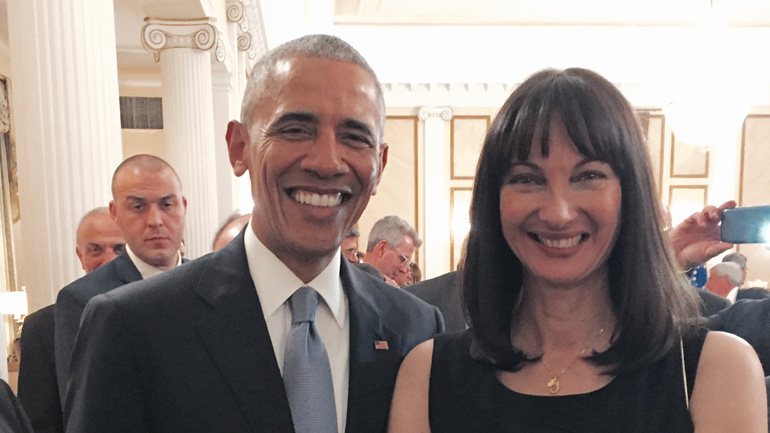 Ο Ομπάμα, η Κουντουρά, η φωτογραφία και η πρόσκληση για διακοπές στην Ελλάδα