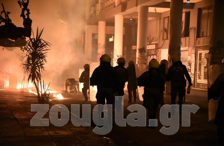 Μολότοφ εν μέσω της μεγάλης πορείας